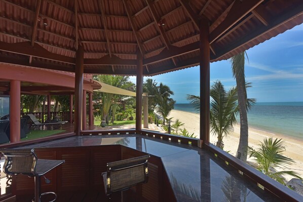Property grounds - Thai Style Beachfront 3 bed Villa with Pool (Koh Samui)