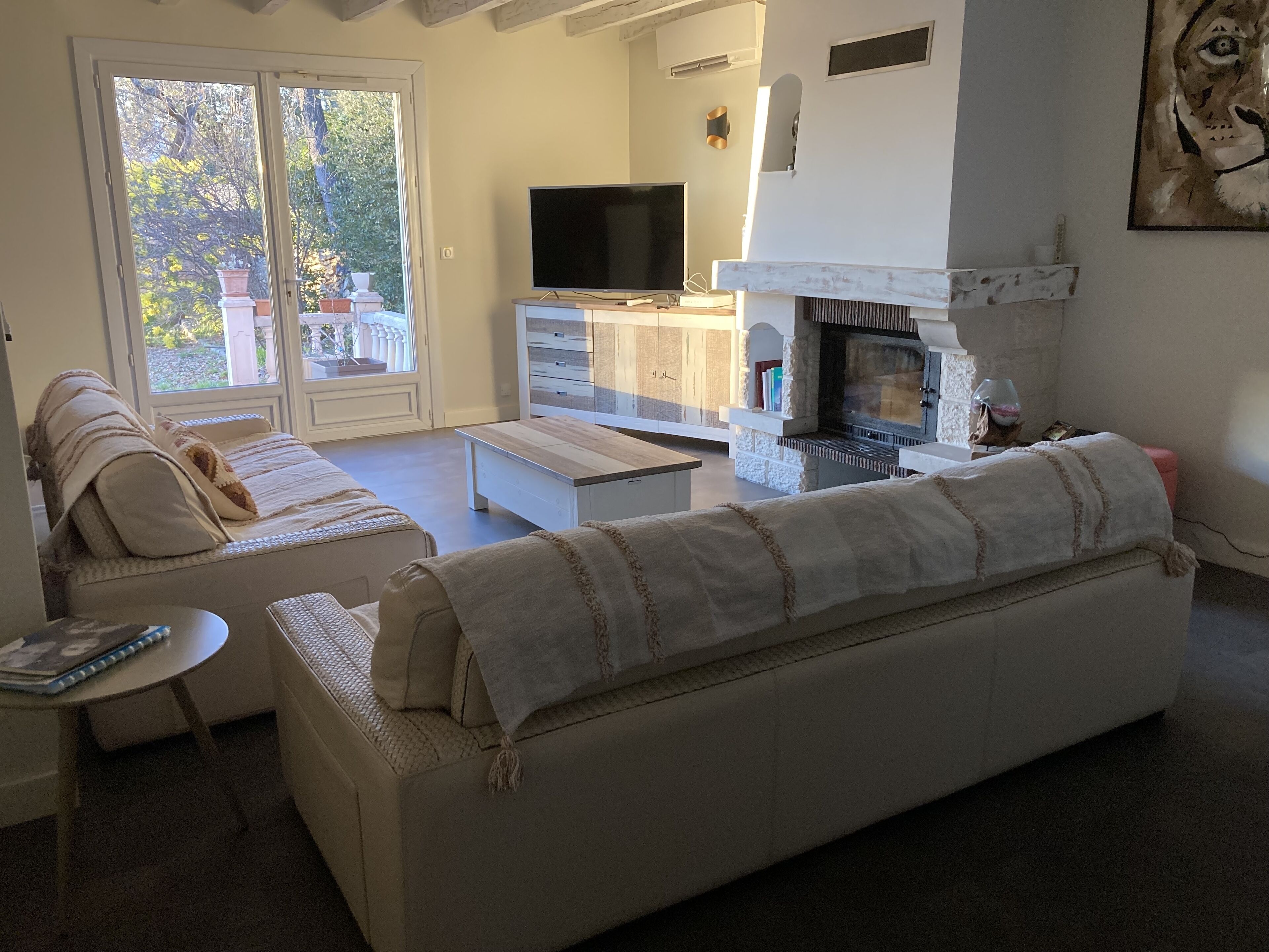 A haven of peace surrounded by vineyards near Aix-En-Provence