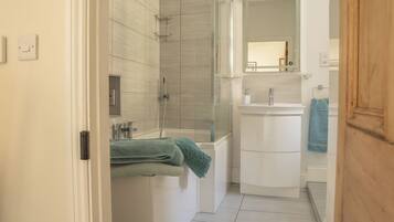 Combined shower/bathtub, hair dryer, towels, soap