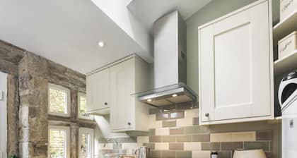 Stunning 17c cottage, a true home away from home, in a delightful heritage area