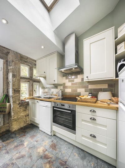 Stunning 17c cottage, a true home away from home, in a delightful heritage area