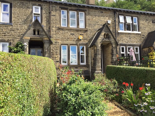 Stunning 17c cottage, a true home away from home, in a delightful heritage area