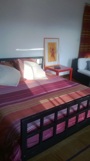 1 bedroom, travel cot, free WiFi, bed sheets