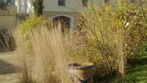 A two-story house with a tiled roof, surrounded by grass and shrubs. - THE ROOM OF MEUNIER breakfast, accès piscine (Laiz)