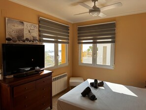 6 chambres, fer et planche à repasser, lit parapluie, Wi-Fi gratuit