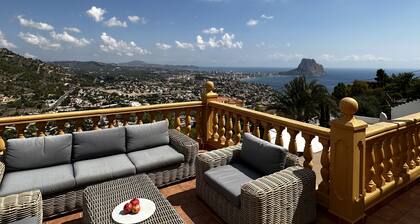 Beautiful villa with private pool and exceptional sea views. VT-513857-A