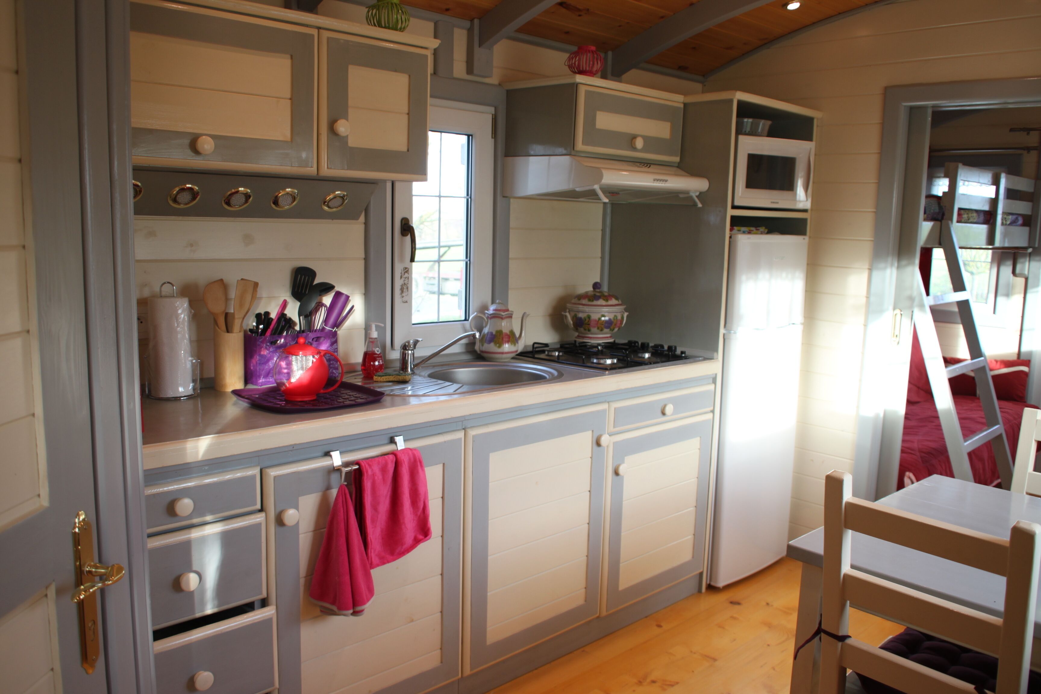 Gypsy Caravan & heated pool in Anjou