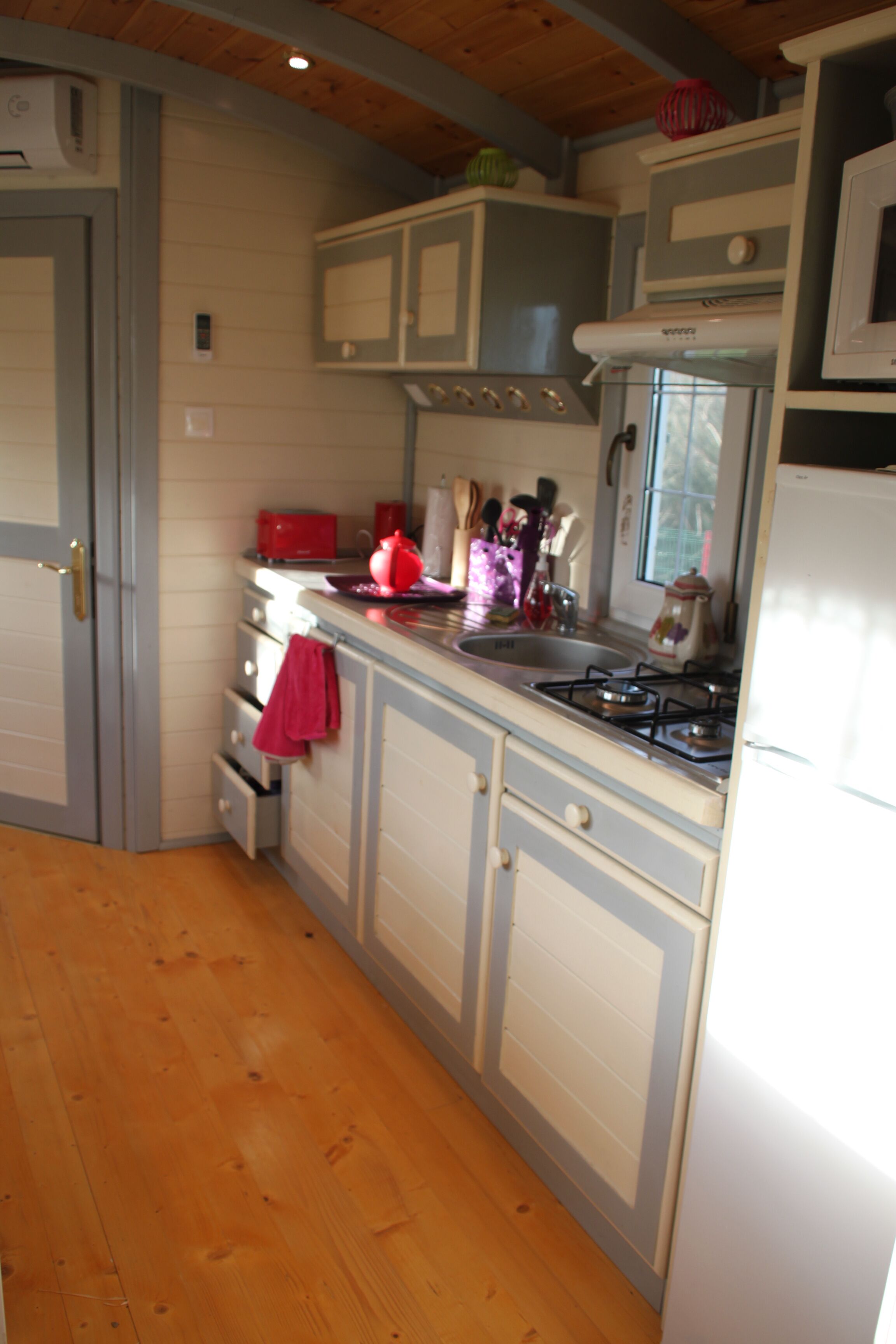 Gypsy Caravan & heated pool in Anjou