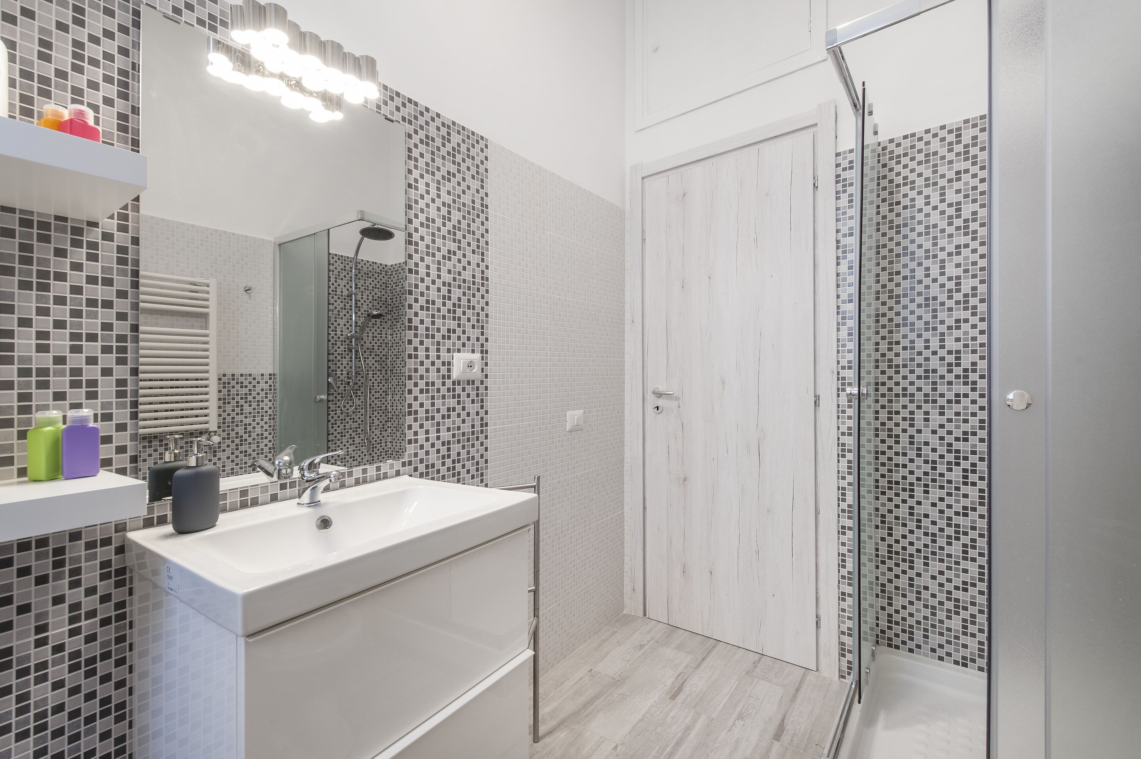 Dusche, Haartrockner, Bidet, Handtücher