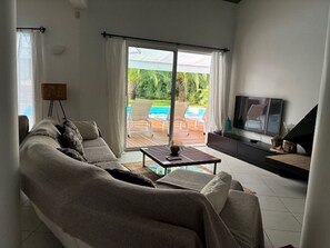 TV, fireplace, stereo