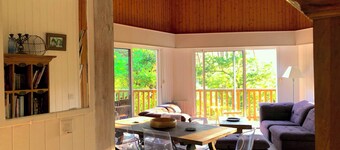 Beautiful Villa, In quiet wooded subdivision, on the gulf of La Mejanne