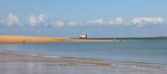 House with enclosed garden adjacent cycle path leading to the beach. Internet