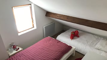 2 slaapkamers, reisbedje, gratis wifi, beddengoed