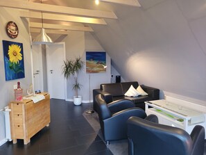 Fernseher, DVD-Player, Stereoanlage