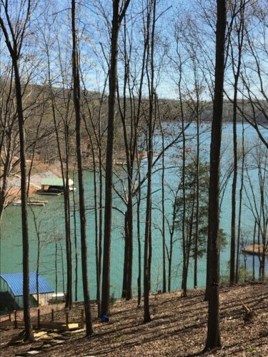 Norris Lakefront Home was completely renovated in 2017 on Quiet Cove in Deerfield Resort