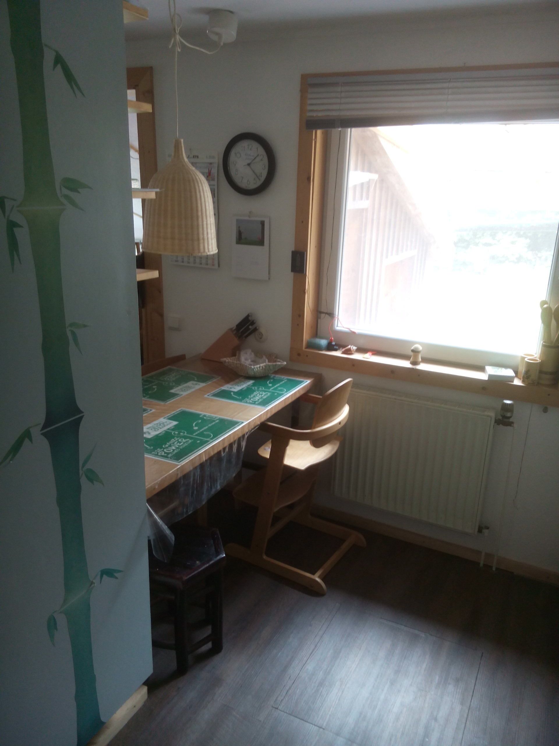 Wooden house in the countryside. Lintel / Woodhouse / Casa d. Madera