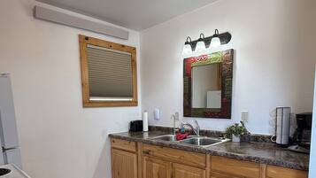 Coffee/tea maker, fridge, microwave, oven