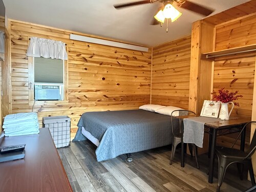 Frenchy's Hideaways Cabin #3