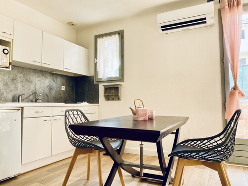 T2 apartment 100 meters bright, fully furnished baths