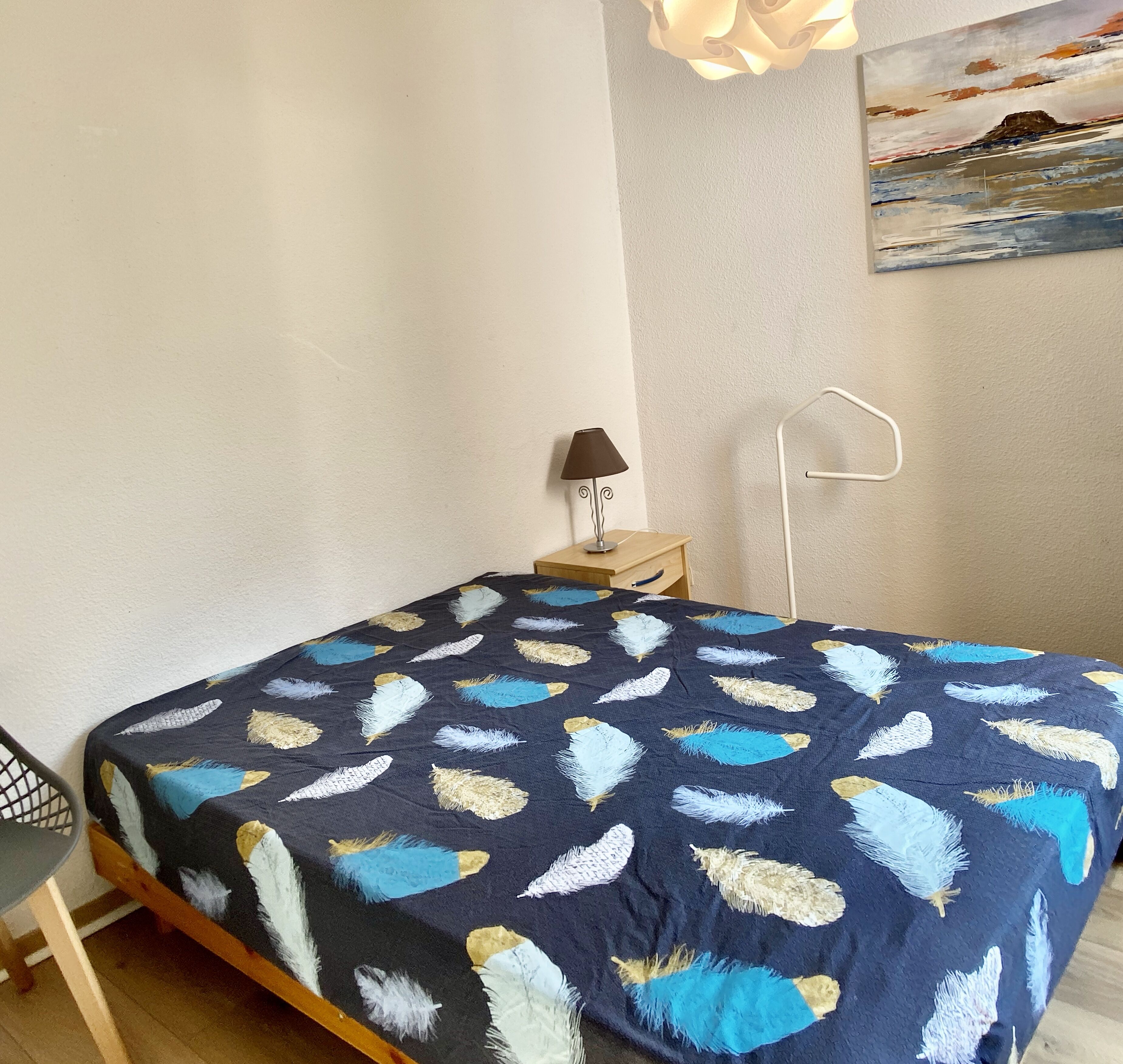 T2 apartment 100 meters bright, fully furnished baths