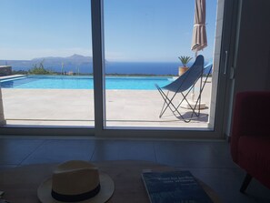 Outdoor pool, an infinity pool