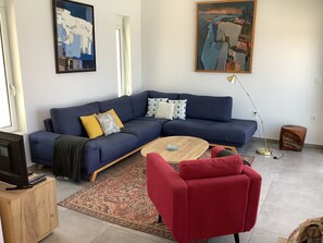 TV, DVD player, books, offices