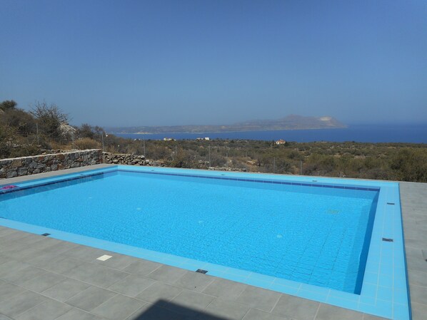 Outdoor pool, an infinity pool