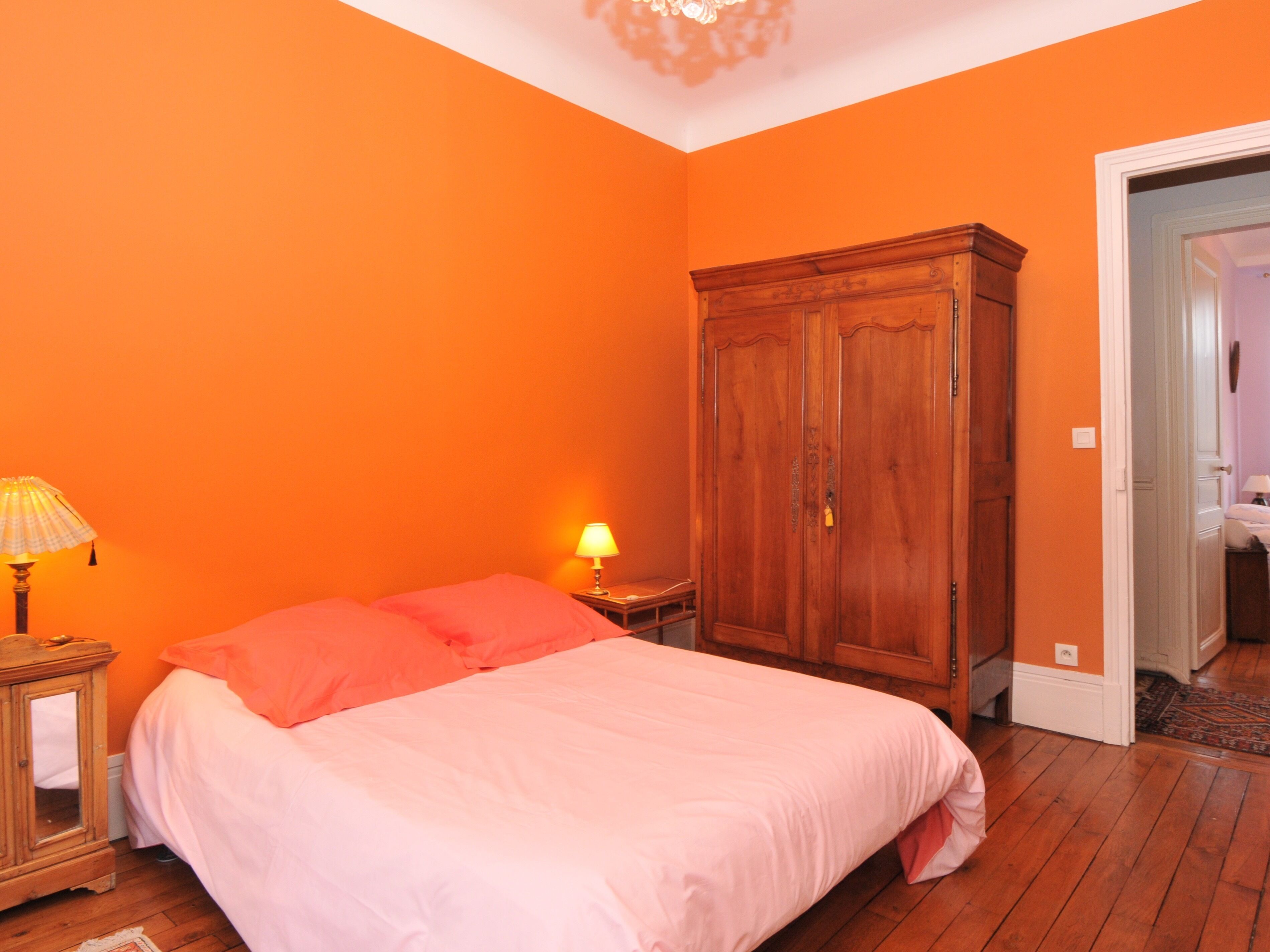 1 spacious guest rooms, hyper center reims, parking,