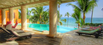 Villa Los Gorgones, ocean-front, near beach, sleeps 9