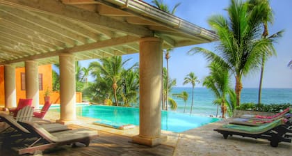 Villa Los Gorgones, ocean-front, near beach, sleeps 9
