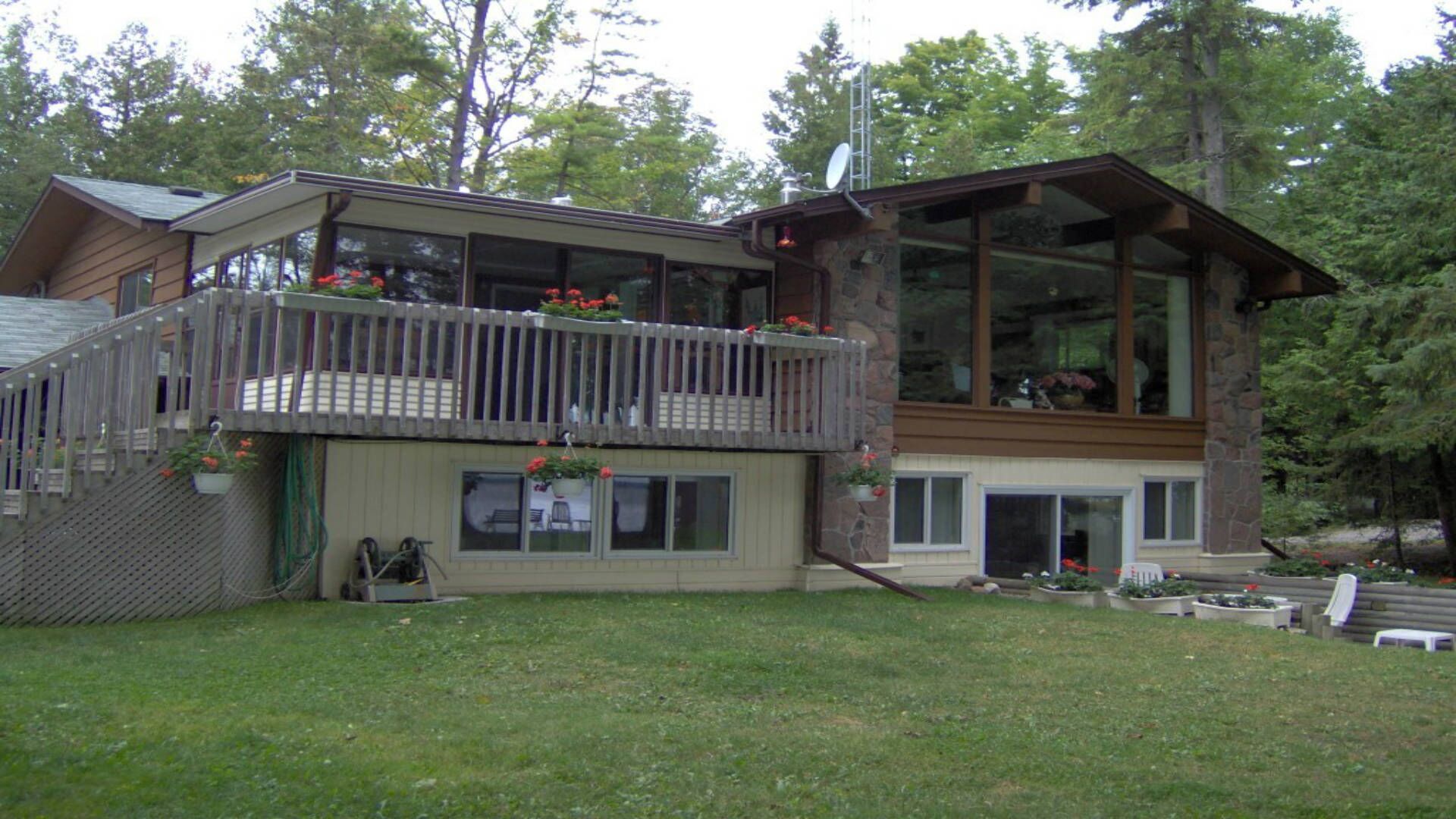 Balsam Lake-West Bay Cottage-6 Bedrooms-Sleeps 12-Dog Friendly