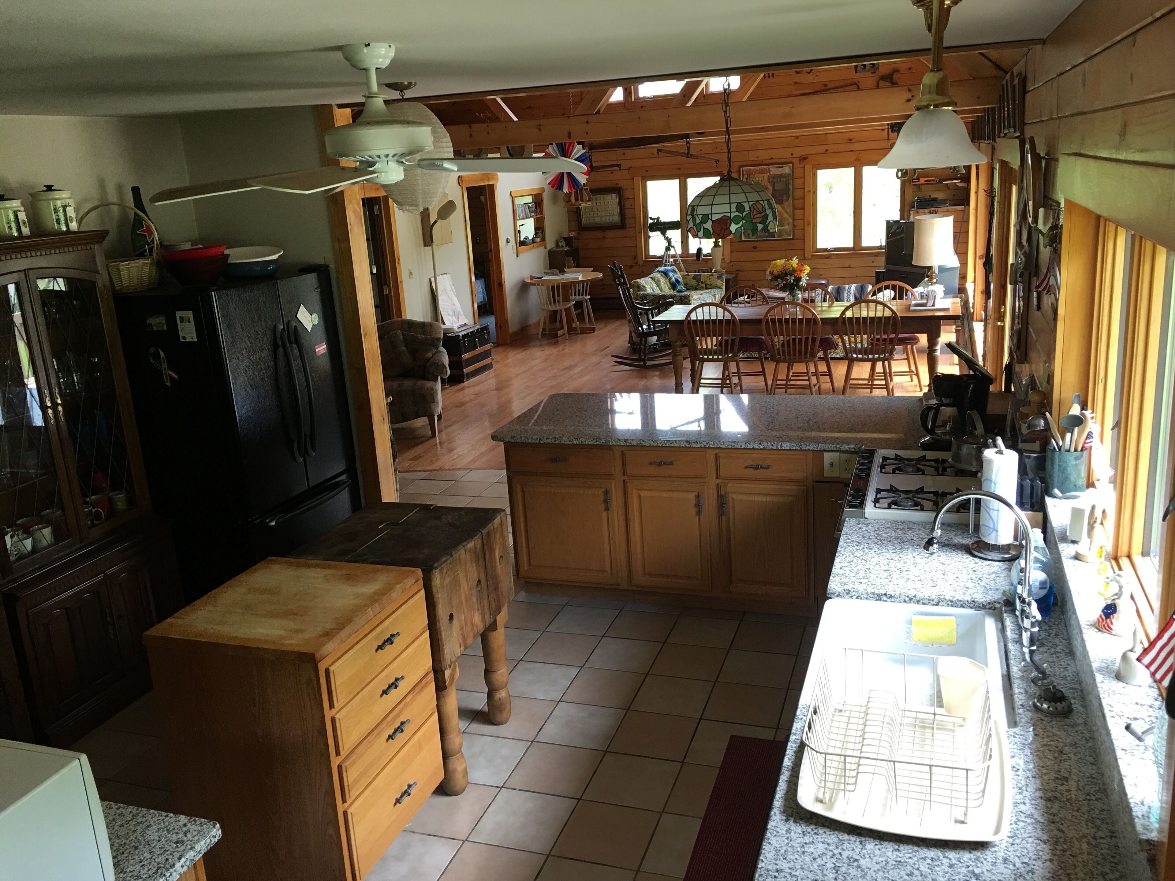 Log House on water, family get-a-way in mountains w/ pond, fishing & Swimming