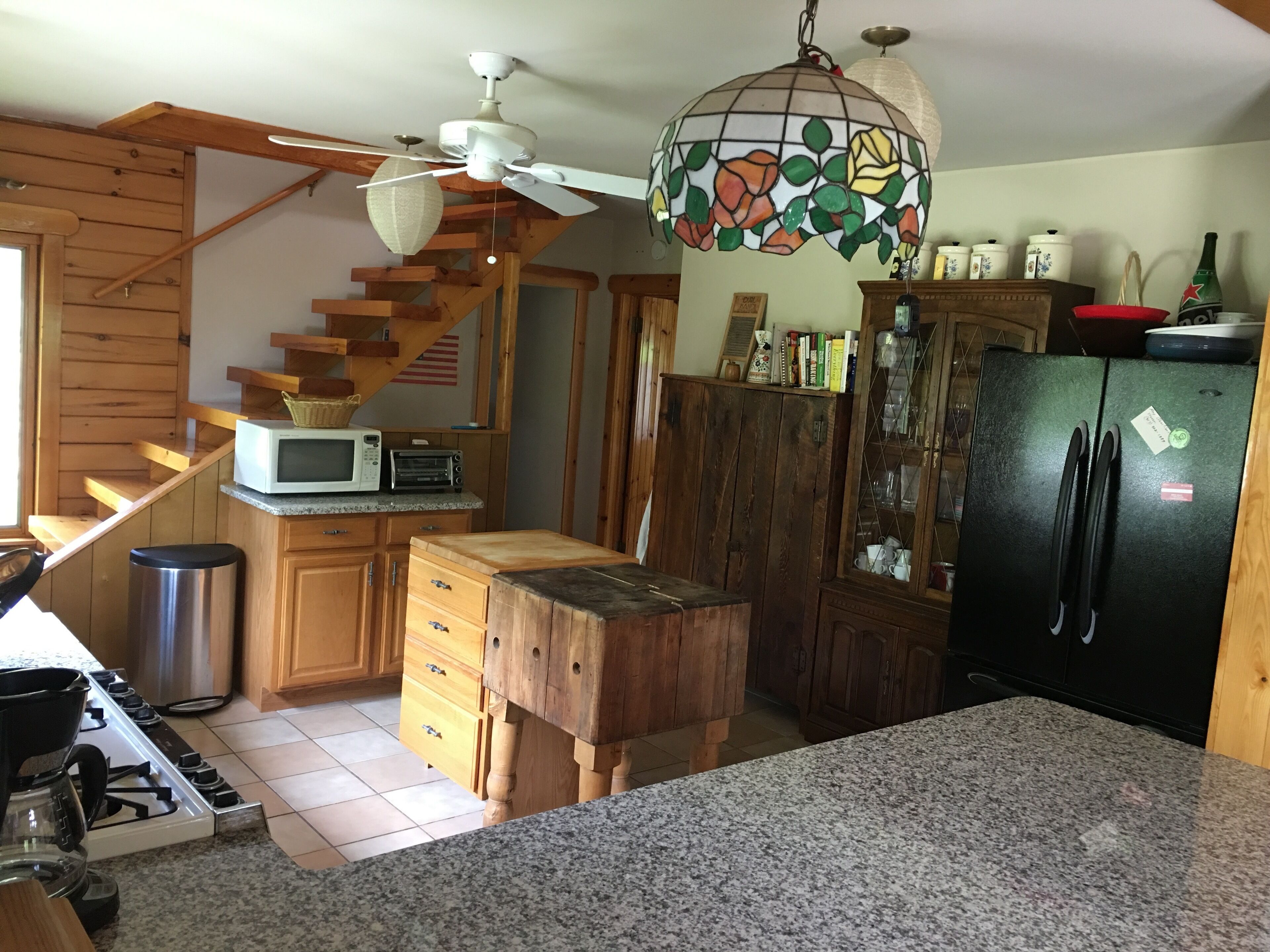 Log House on water, family get-a-way in mountains w/ pond, fishing & Swimming