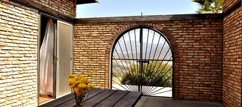 Hotel that accommodates 6 people