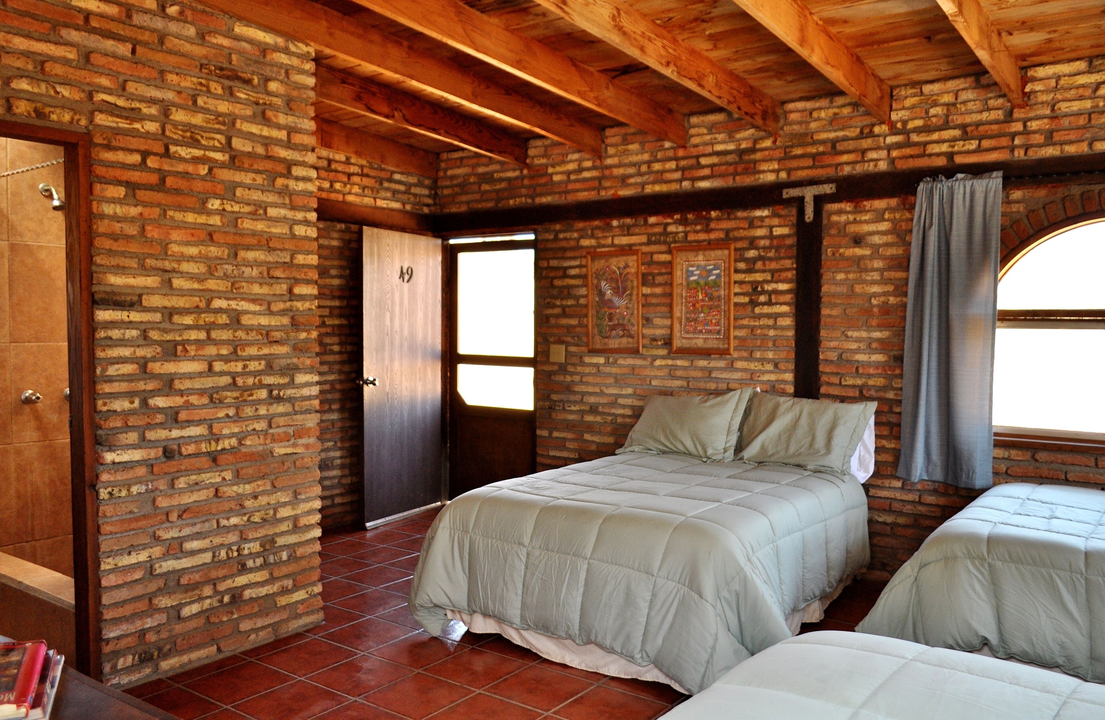 Hotel that accommodates 6 people