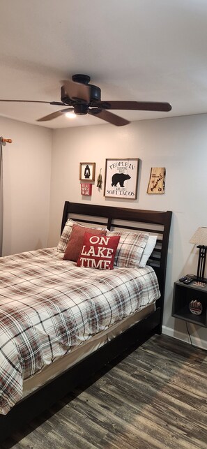 2 bedrooms, travel cot, free WiFi, bed sheets