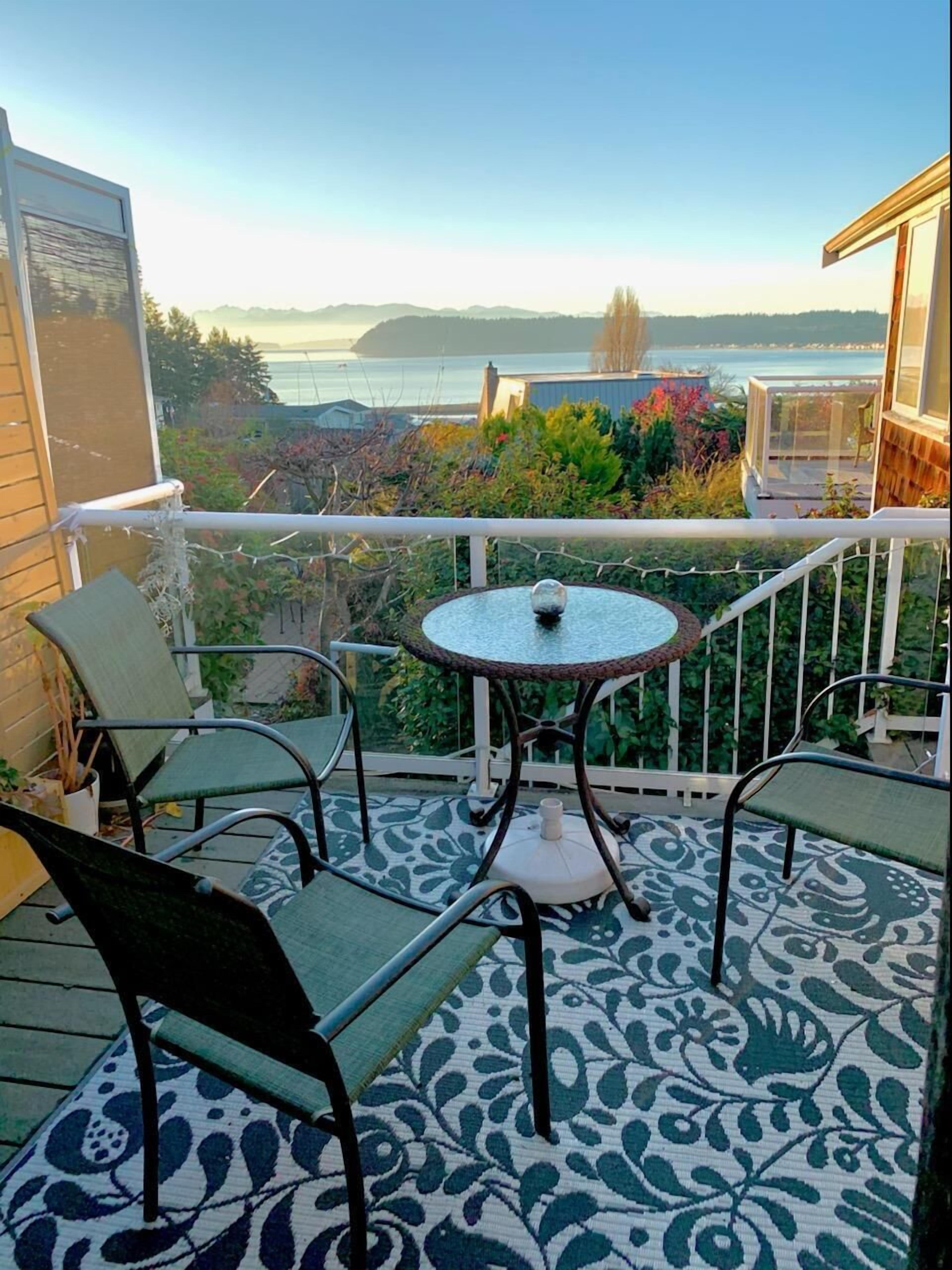 View Beach cottage the 'Library' Guest House, Useless Bay