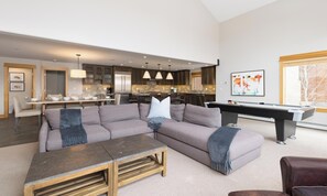 Smart TV, lareira, videogames, DVD player