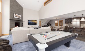 Smart-TV, Kamin, Videospiele, DVD-Player
