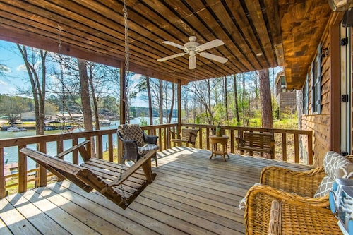 Lake Martin Adorable Lakefront Beauty