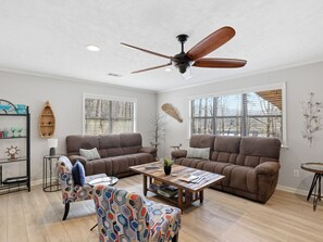 Smart TV, fireplace, DVD player, stereo