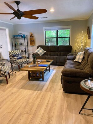 Smart TV, fireplace, DVD player, stereo