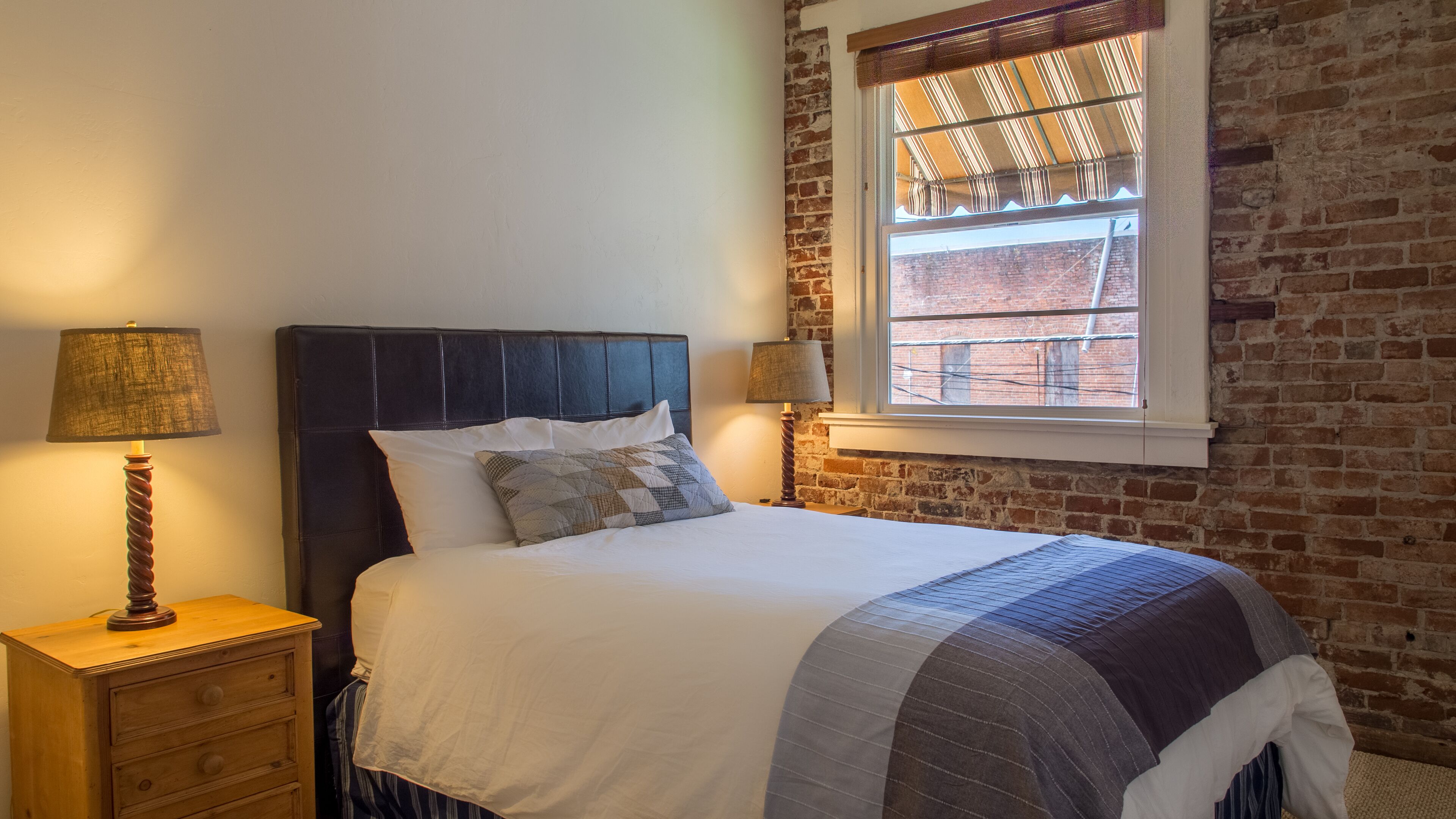 Large Executive Loft Historic Grants Pass # 113