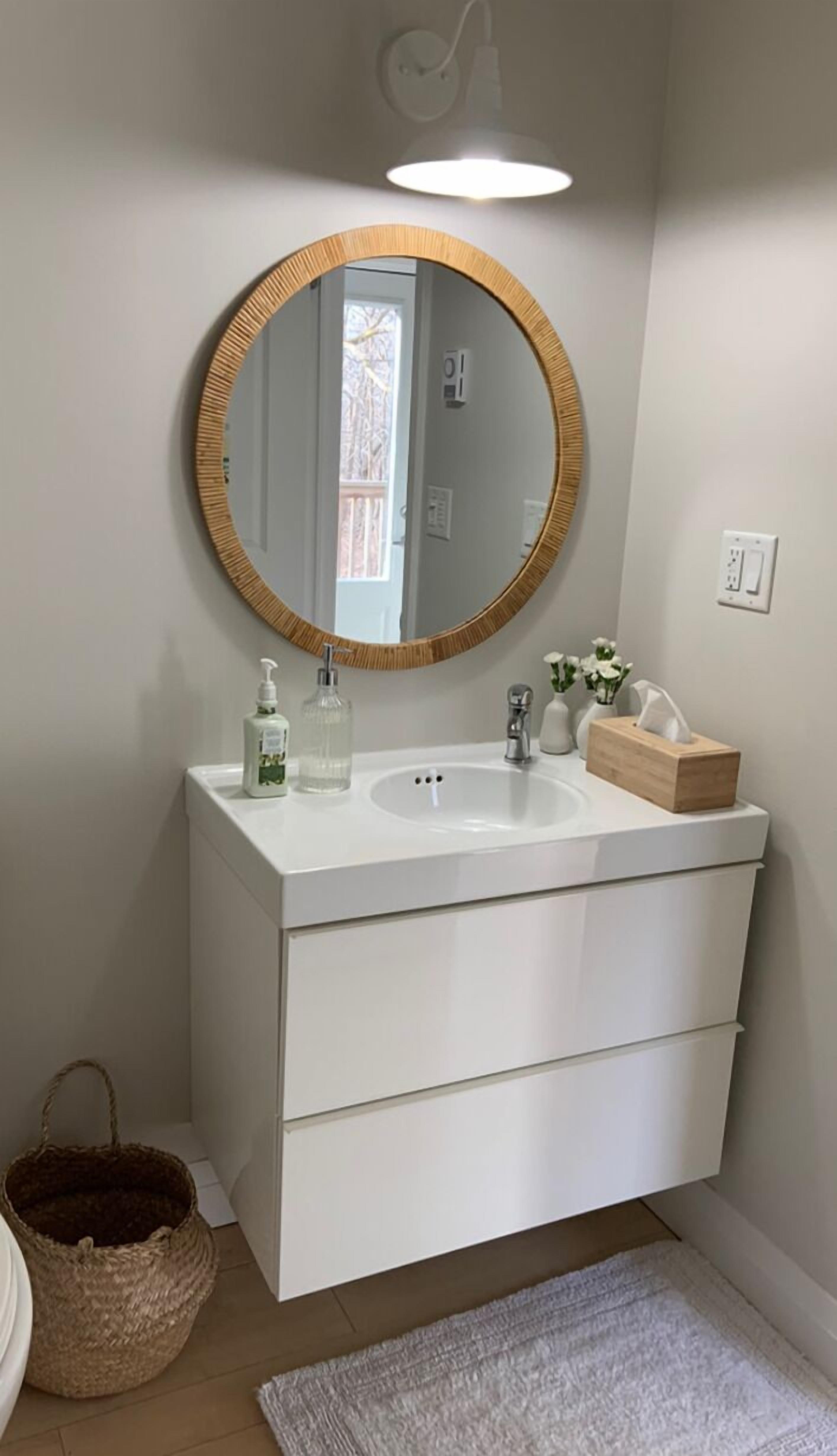 Niagara's South Coast Guest House On 10 Acres Wooded Property.