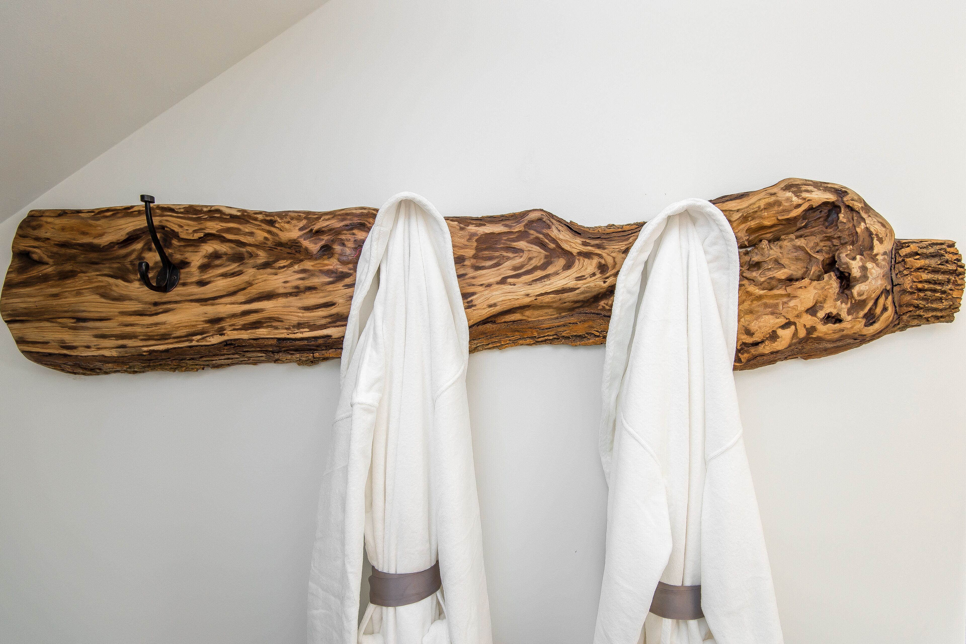 Niagara's South Coast Guest House On 10 Acres Wooded Property.