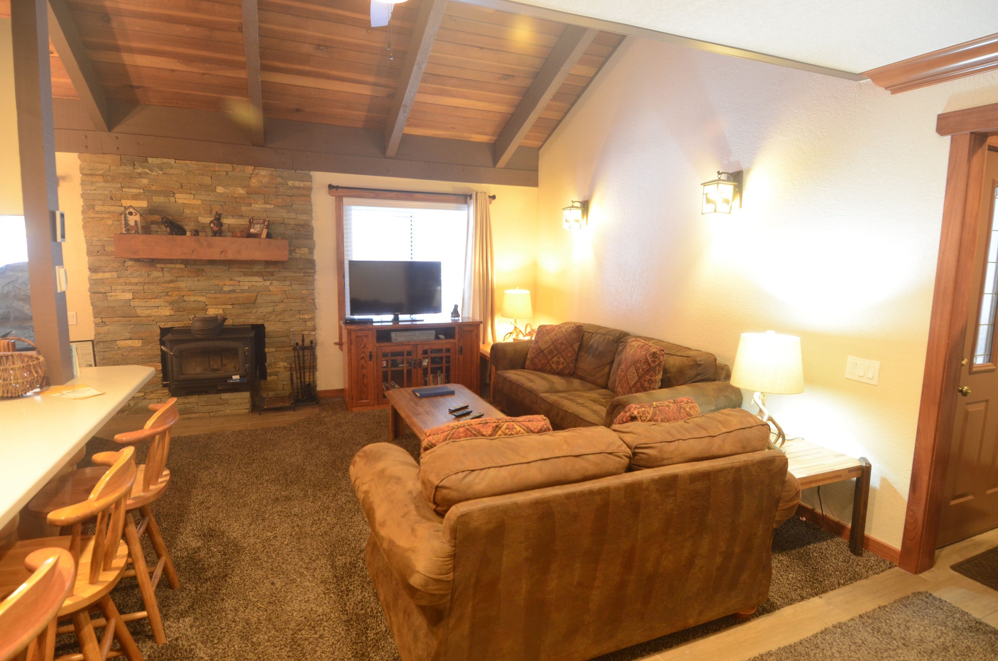 Great Deal On 4 Star Luxury Large & Cozy Condo At Value Prices - Sleeps Up To 10