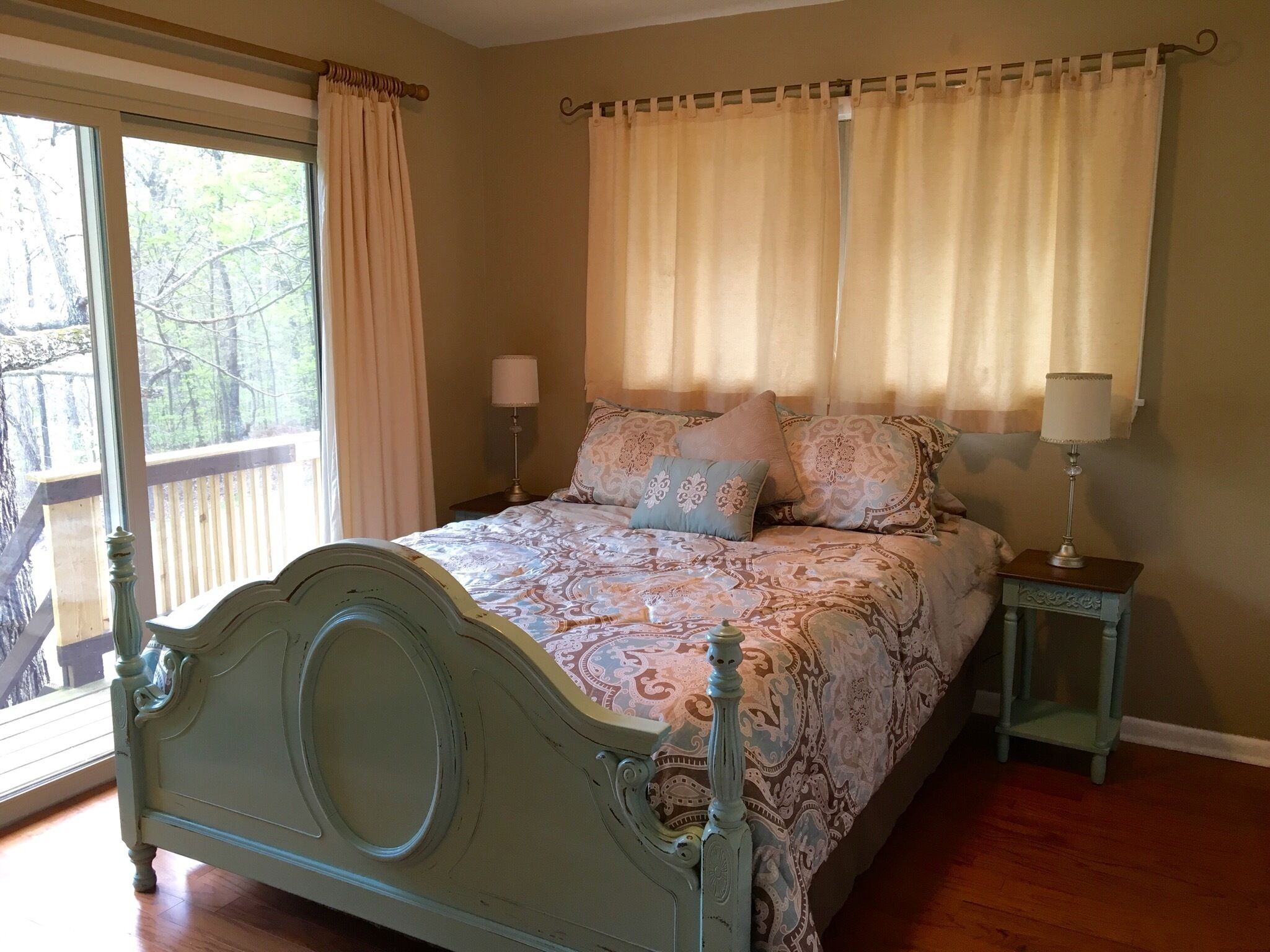 Family-Friendly Home Right On Kentucky Lake 