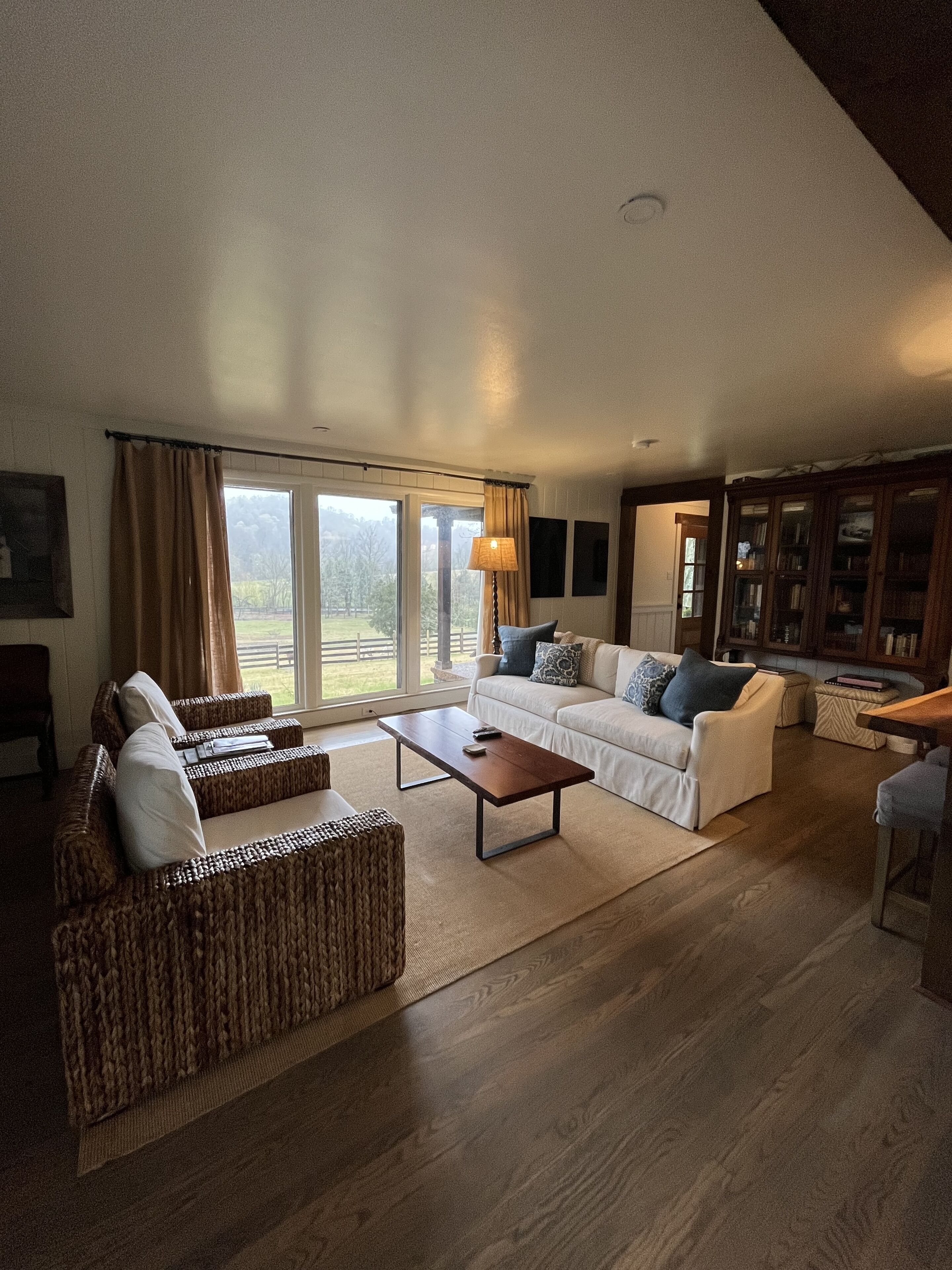 Luxury Country Getaway With Beautiful Views, Family And Pet Friendly