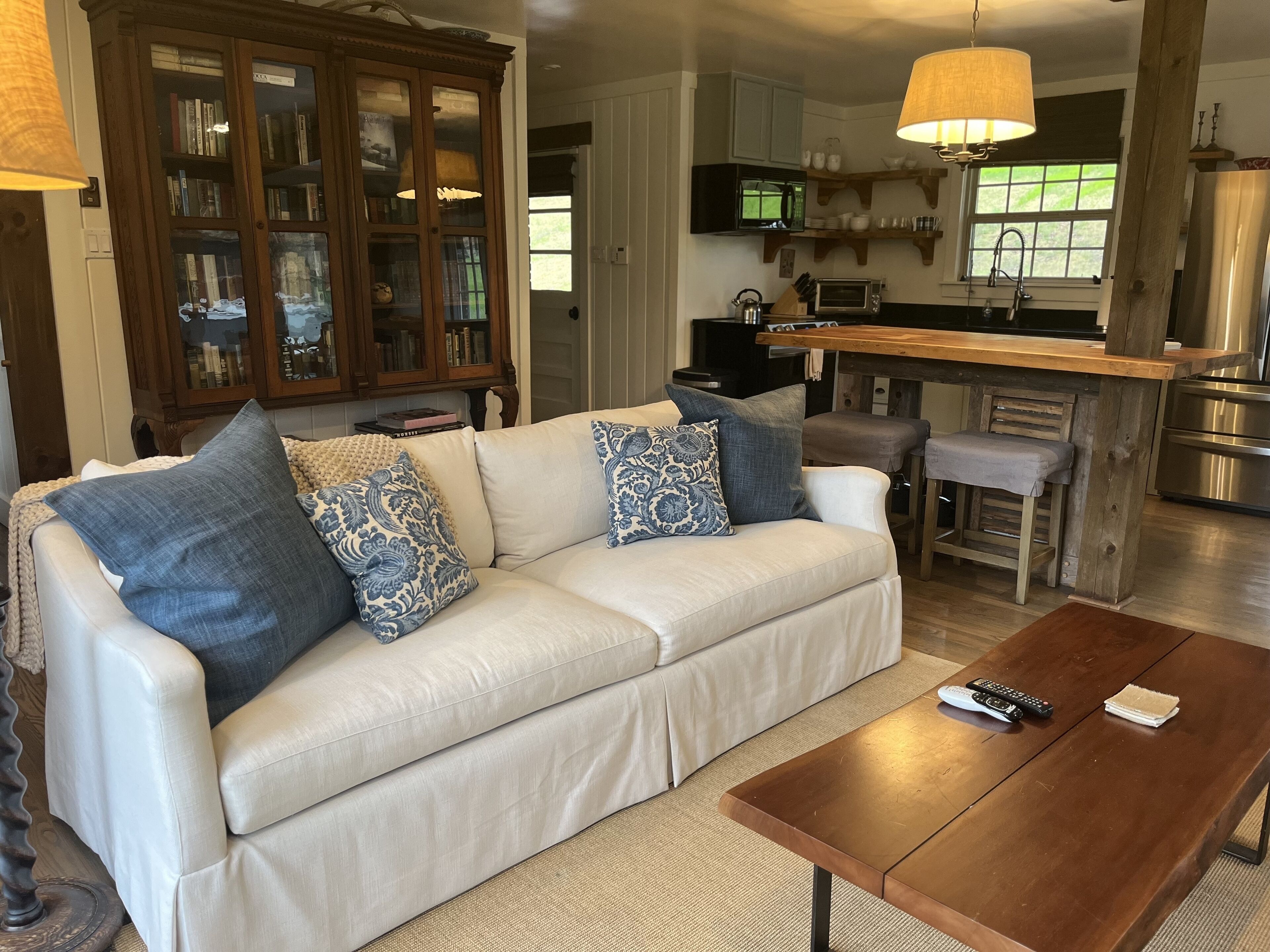 Luxury Country Getaway With Beautiful Views, Family And Pet Friendly