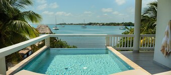 Nytt high end hjem på private øya med 2 private bassenger - 2 min. fra Placencia